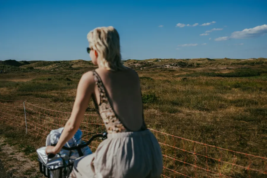 Fietsen naar het strand